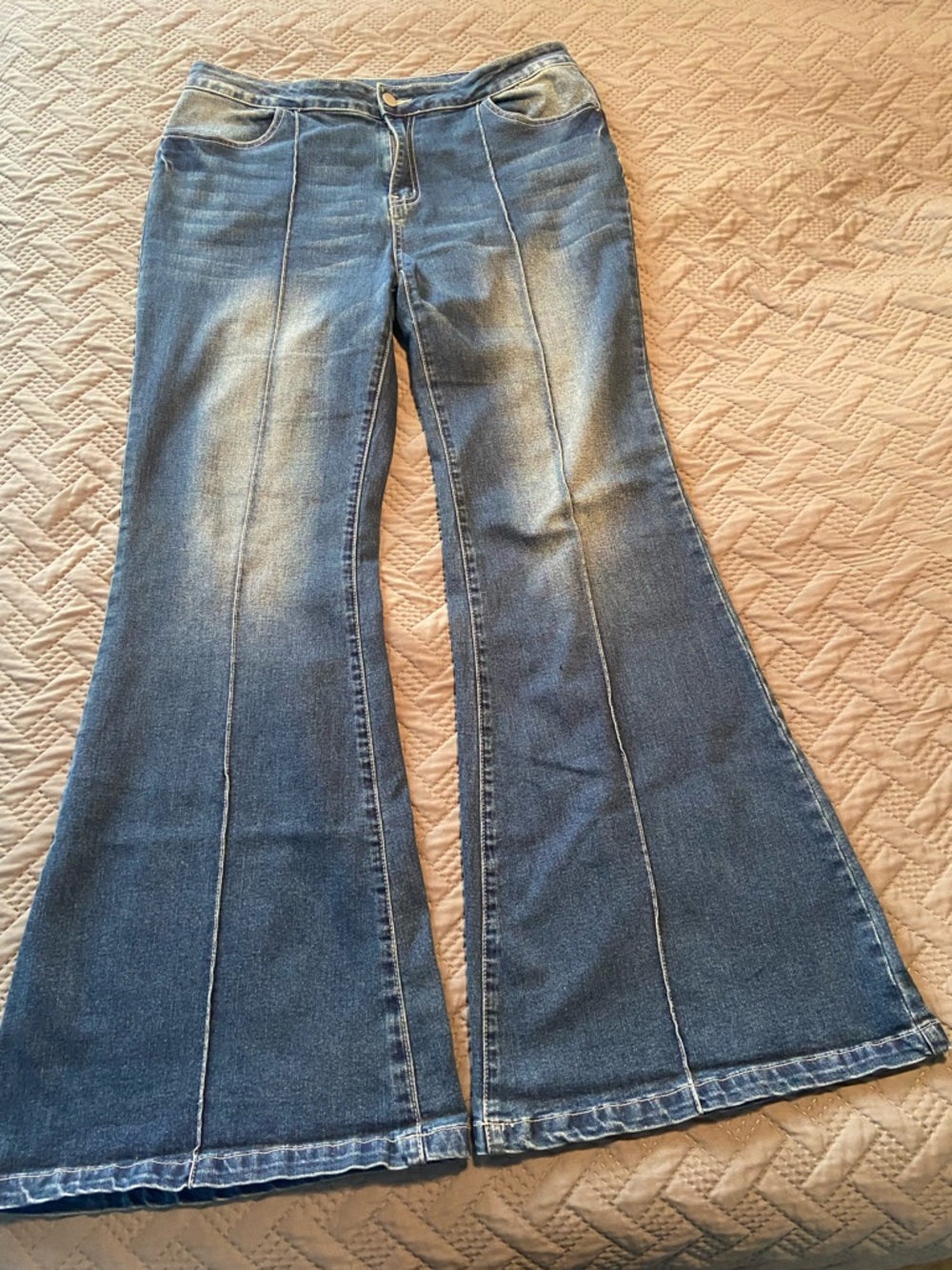Blue Women's Flared Jeans - Classic Mid Wash
